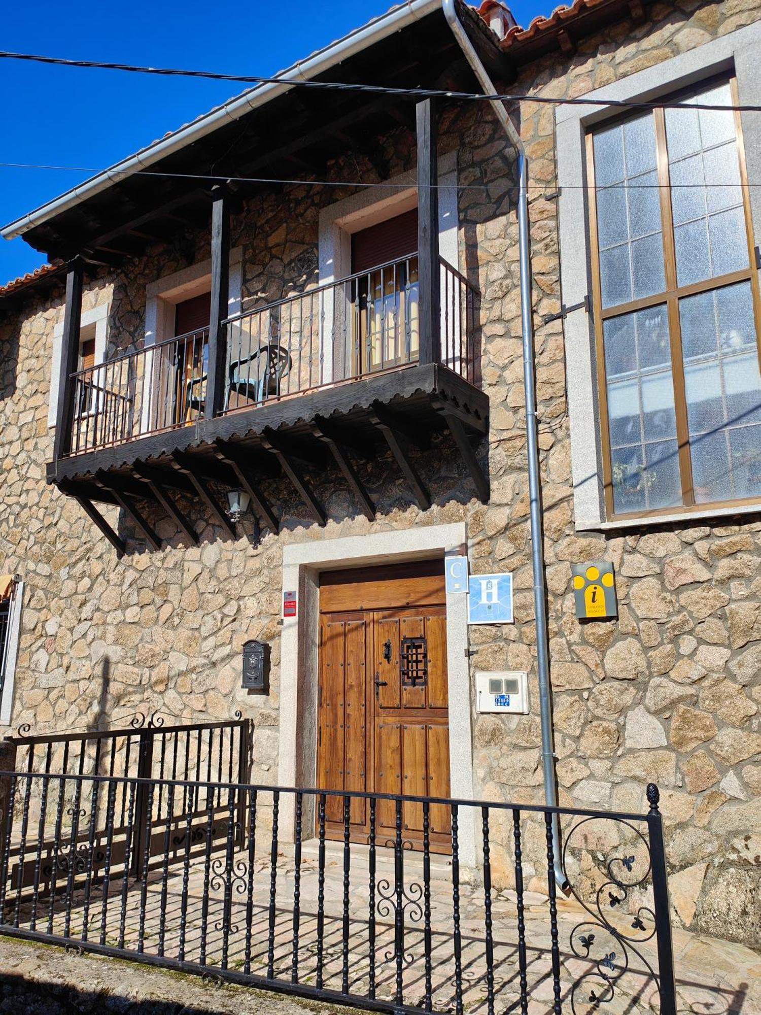 Hostal Montemayor Montemayor del Rio Exterior photo